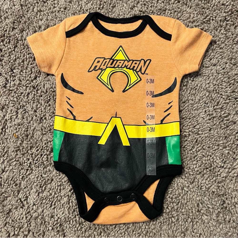 NWT DC Comic Superhero Onsies Baby Newborn Size 0-3 Flash Aquaman Green Lantern - Picture 2 of 9